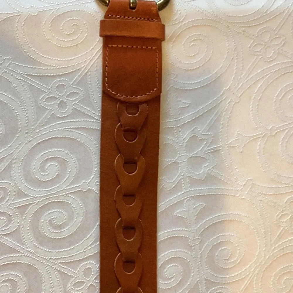 Womens detailed 2 inch wide brown leather belt. - Picture 4 of 4